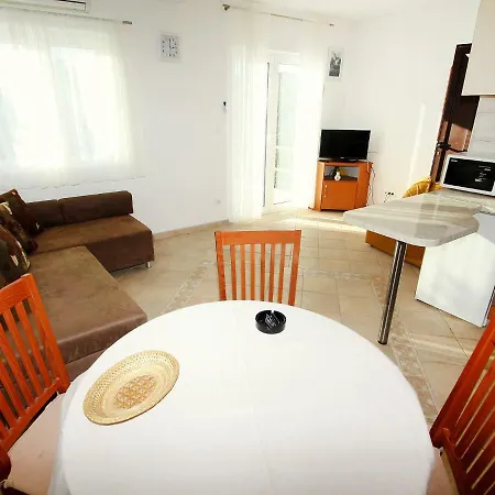 Parunov By Interhome * Rogač